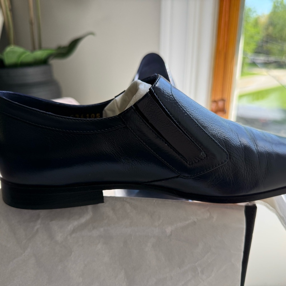 CHANEL Black and Blue Minimalist Flats - Picture 9 of 10